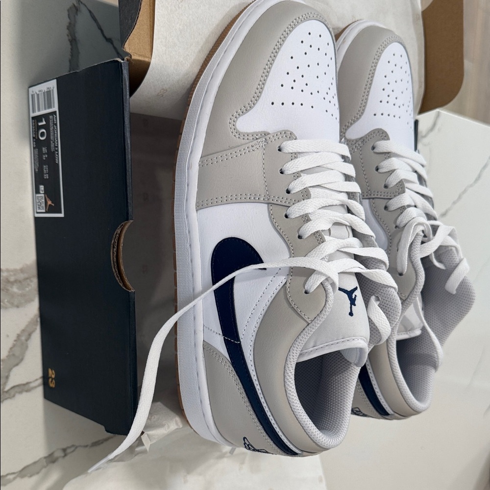 Jordan Low-Top Sneakers in White, Light Gray & Navy